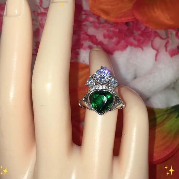 New Deluxe Emerald Zircon Chalada Heart Crown Ring - Picture 2 of 5